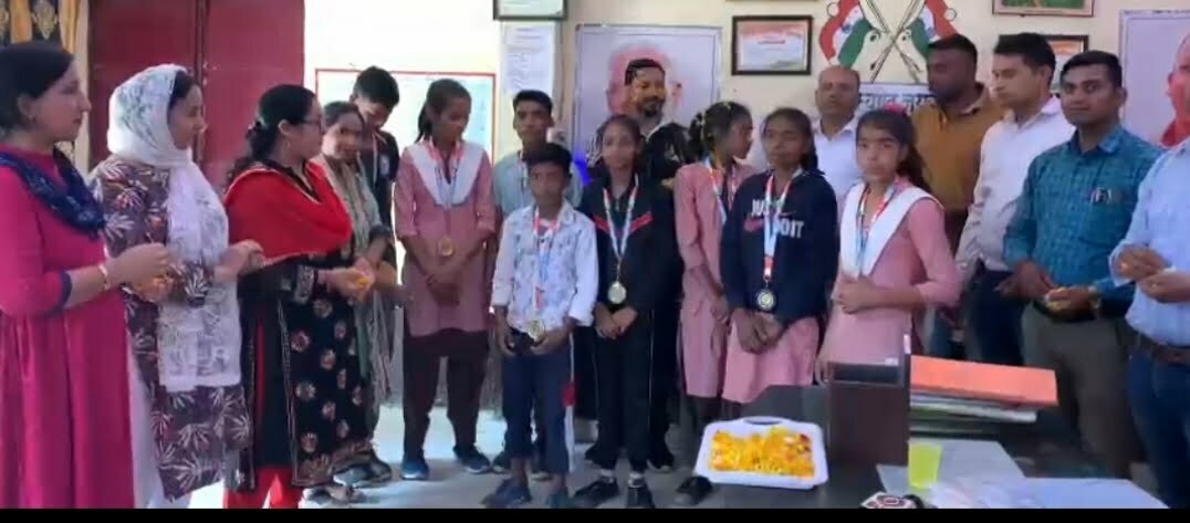 hapur sports news नन्ने जूडो खिलाड़ियों का पदक जीतने पर स्वागत 1 hapur sports news