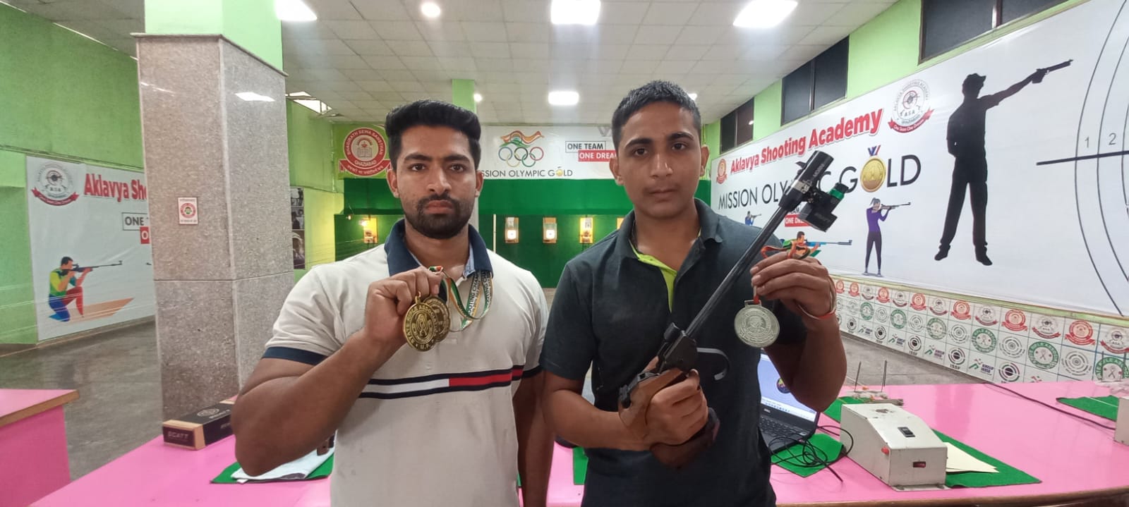 Ghaziabad sports news उधार की पिस्टल से सोना जीत रहे ग़ाज़ियाबाद के निशानेबाज़ 1 IMG 20230728 WA0109