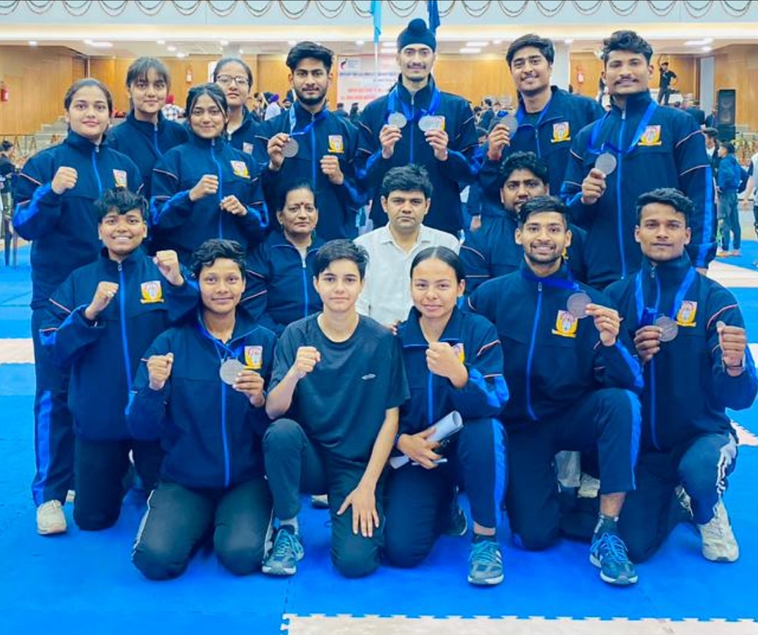 Upsportsnews आल इण्डिया कराटे प्रतियोगिता मे पदक जीतकर लोटे मेरठ यूनिवर्सिटी के छात्र 1 Upsportsnews